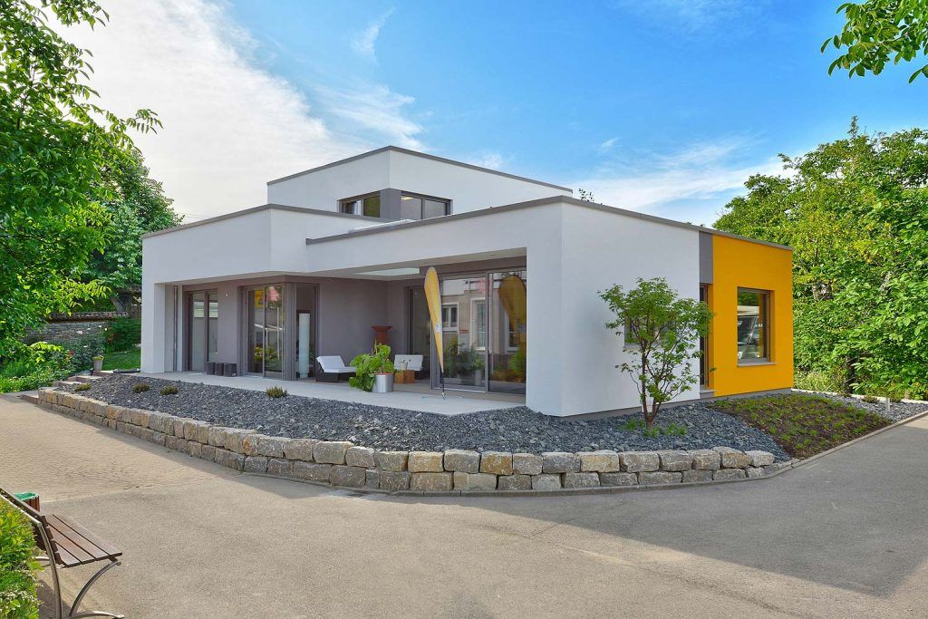 Das Musterhaus Casaretto in Fellbach ist nicht nur außerordentlich clever durchdacht, das Haus im Bungalowstil punktet auch mit seinem modernen Design. Zusätzlicher Pluspunkt: Das Haus verfügt über eine Photovoltaikanlage.